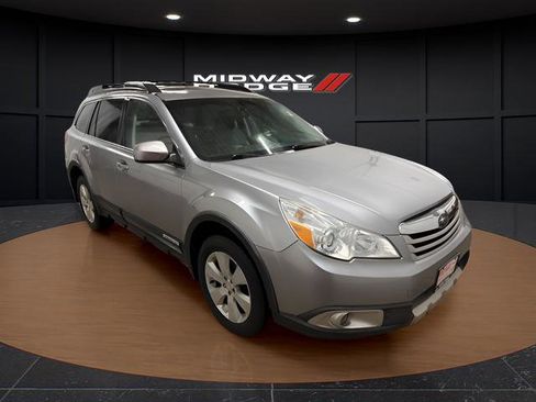 Used 2010 Subaru Outback 2.5i Limited image 1