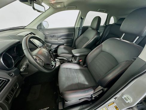Used 2025 Mitsubishi Outlander Sport SE image 13
