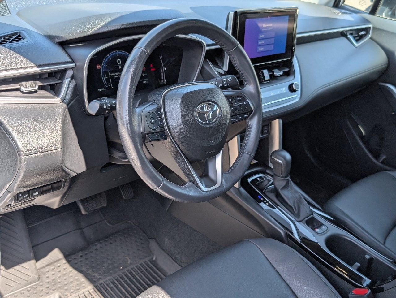 Used 2023 Toyota Corolla Cross XLE w/ Convenience Package FWD image 14