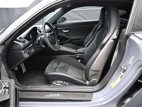 Used 2023 Porsche 718 Cayman GT4 RWD image 5