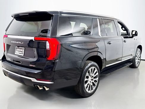 Used 2025 GMC Yukon XL Denali AWD/4WD image 4