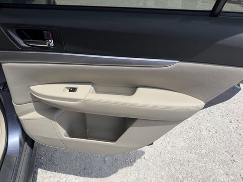Used 2014 Subaru Outback 2.5i Premium AWD/4WD image 18