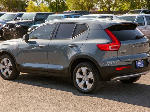 Used 2022 Volvo XC40 T5 Momentum AWD/4WD image 7