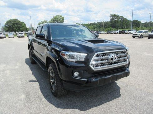Used 2017 Toyota Tacoma TRD Sport w/ Tow Package (A/T) AWD/4WD image 7
