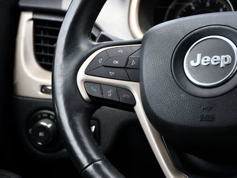 Used 2017 Jeep Cherokee Limited FWD image 24