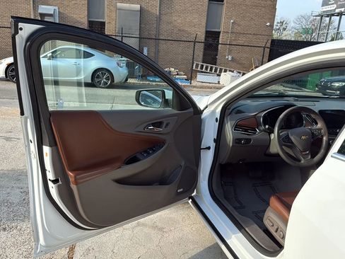 Used 2017 Chevrolet Malibu LT w/ Leather Package image 15