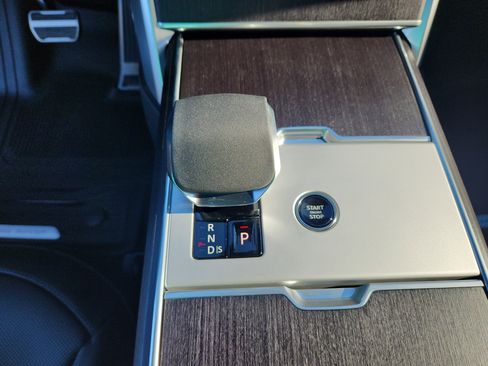 New 2026 Land Rover Range Rover SE image 16