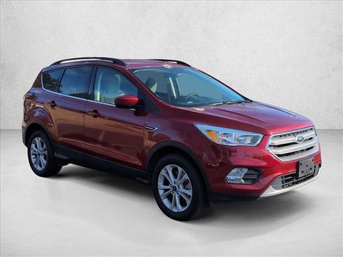 Used 2018 Ford Escape SE image 3