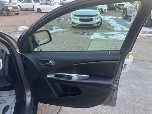 Used 2013 Dodge Journey SE w/ Flexible Seating Group image 16