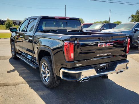 New 2026 GMC Sierra 1500 SLT image 3