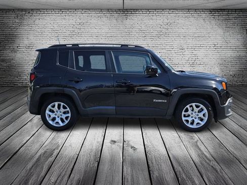 Used 2018 Jeep Renegade Latitude FWD image 6