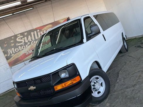 Used 2017 Chevrolet Express 3500 LS image 2