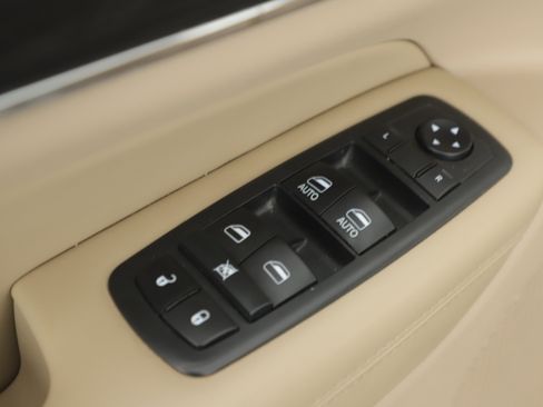 Used 2019 Jeep Grand Cherokee Limited image 8