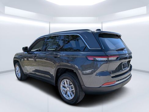 New 2026 Jeep Grand Cherokee Laredo RWD image 5