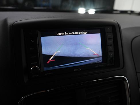 Used 2019 Dodge Grand Caravan SE w/ UConnect Hands-Free Group image 21