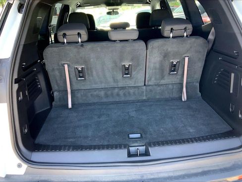 Used 2025 GMC Acadia Elevation FWD image 4