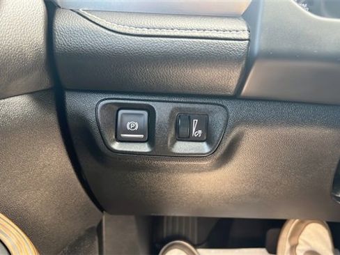 Used 2023 GMC Acadia SLE w/ Driver Convenience Package image 23