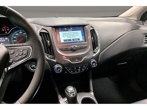 Used 2018 Chevrolet Cruze LT w/ Convenience Package image 7