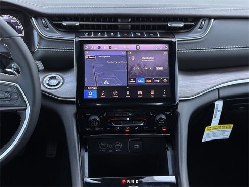 New 2025 Jeep Grand Cherokee Limited w/ Black Appearance Package image 14