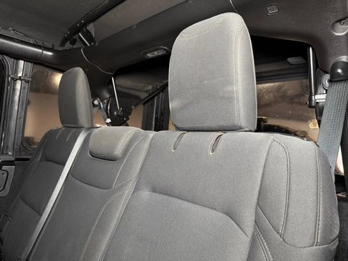 Used 2018 Jeep Wrangler Unlimited Sport S AWD/4WD image 18
