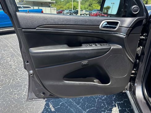 Used 2018 Jeep Grand Cherokee Limited image 17