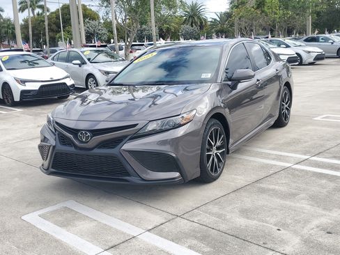 Used 2023 Toyota Camry SE image 7