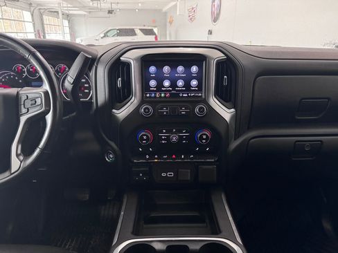 Used 2020 Chevrolet Silverado 1500 RST image 18