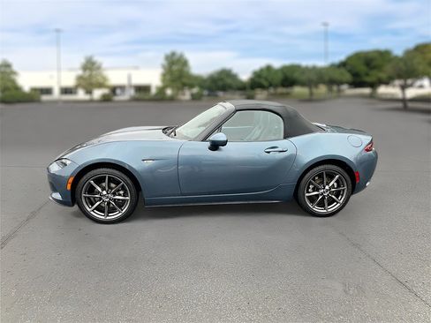 Used 2017 MAZDA MX-5 Miata Grand Touring image 3