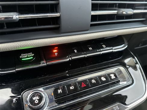 Used 2025 Lincoln Corsair FWD w/ Equipment Group 101A image 20