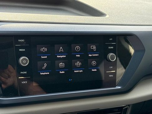 Used 2023 Volkswagen Taos SE w/ Panoramic Sunroof Package AWD/4WD image 18