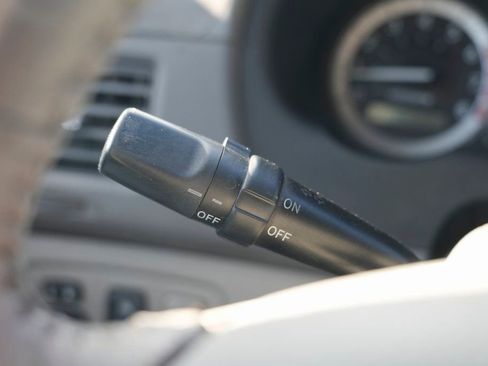 Used 2005 Toyota Sienna XLE image 39