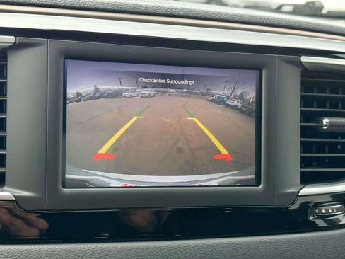 Used 2023 Chrysler Voyager LX FWD image 20