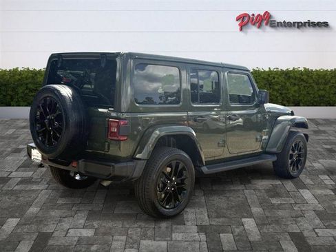 Used 2021 Jeep Wrangler Unlimited Sahara AWD/4WD image 7