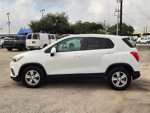 Used 2022 Chevrolet Trax LS w/ Tint and Cruise Package image 4