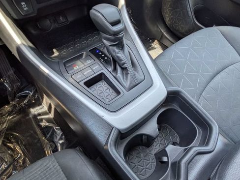 Used 2020 Toyota RAV4 XLE FWD image 21