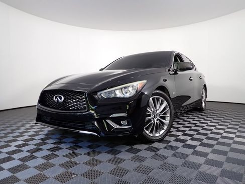 Used 2018 INFINITI Q50 Luxe w/ Sensory Package (Luxe) AWD/4WD image 2