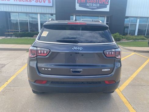 Used 2018 Jeep Compass Latitude w/ Popular Equipment Group AWD/4WD image 4