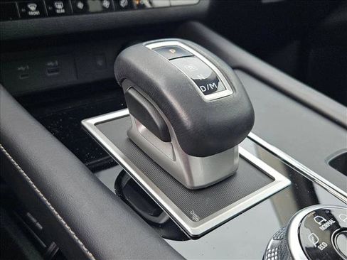 Used 2024 Mitsubishi Outlander SE image 12