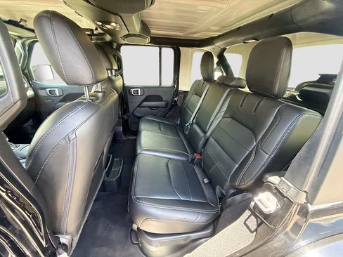 Used 2022 Jeep Wrangler Unlimited Sahara w/ Cold Weather Group AWD/4WD image 27