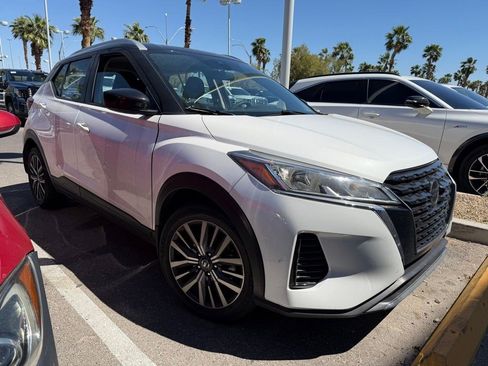 Used 2021 Nissan Kicks SV image 2