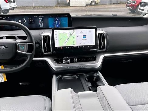 New 2026 Ford Expedition Max Platinum w/ Platinum Ultimate Package AWD/4WD image 7
