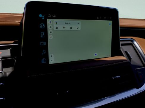Used 2024 Chevrolet Suburban High Country RWD image 18
