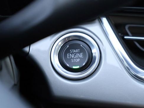 Used 2025 Chevrolet Trax LT w/ LT Convenience Package image 8