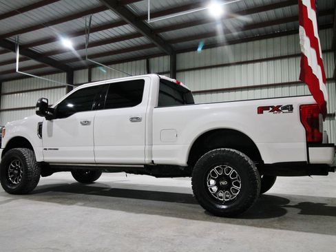 Used 2019 Ford F250 Platinum w/ Platinum Ultimate Package image 7