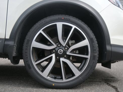 Used 2018 Nissan Rogue Sport SL FWD image 13