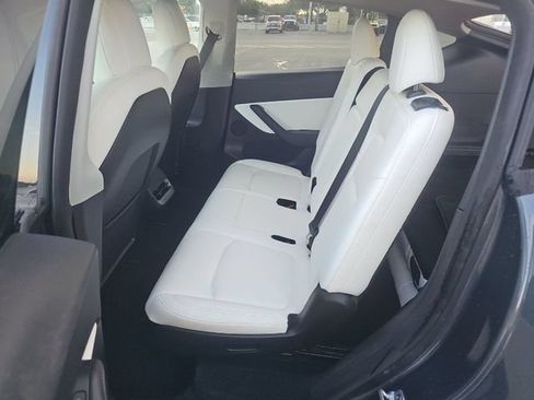 Used 2022 Tesla Model Y Long Range AWD/4WD image 1
