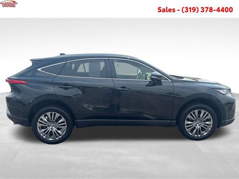 Certified 2022 Toyota Venza XLE AWD/4WD image 8
