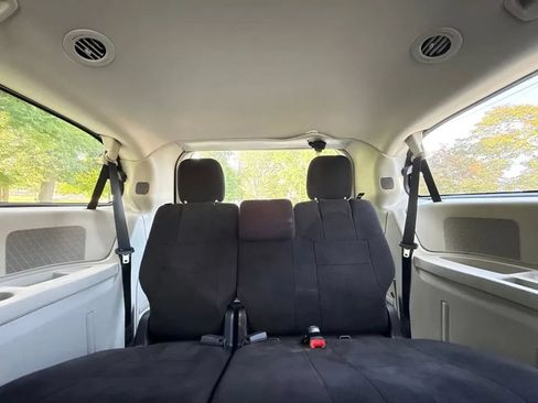 Used 2013 Dodge Grand Caravan FWD image 26
