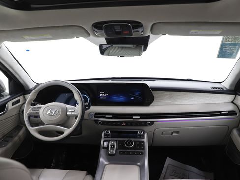 Used 2023 Hyundai Palisade Calligraphy image 14