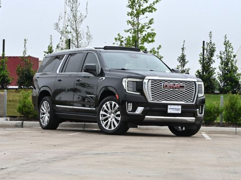 Used 2023 GMC Yukon XL Denali AWD/4WD image 2